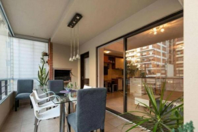 Departamento semipiso, 2 habitaciones, con parrilla y estacionamiento privado